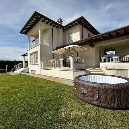 Villa Oriella - Piscina Idromassaggio E Relax -Versilia Camaiore Bagian luar foto